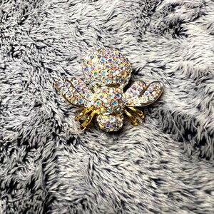 Joan Rivers Aurora Borealis Swarovski Crystals WINNER Bee Pin Brooch
